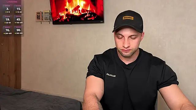 Snapshot of michaelbradleu chatting on May 14, 7:53 pm michaelbradleu online show from May 14, 7:53 pm
