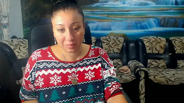 Snapshot of MoistMady chatting on October 1, 3:23 am MoistMady online show from October 1, 3:23 am