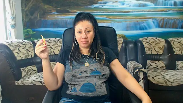 Snapshot of MoistMady chatting on October 23, 5:51 am MoistMady online show from October 23, 5:51 am