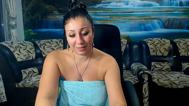 Snapshot of MoistMady chatting on October 24, 9:33 pm MoistMady online show from October 24, 9:33 pm