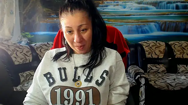 MoistMady online show from February 22, 11:20 am