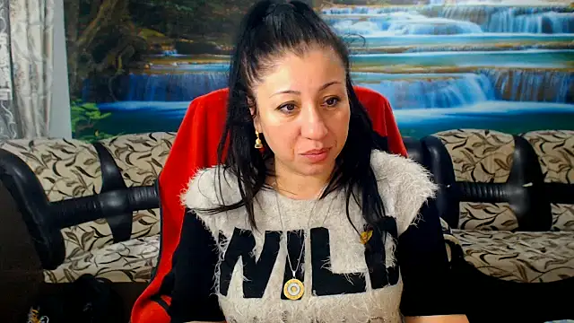 MoistMady online show from April 3, 3:37 am