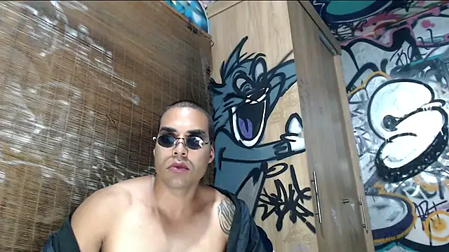 Snapshot of Justin_Frank chatting on April 8, 1:05 am Justin Frank online show from April 8, 1:05 am