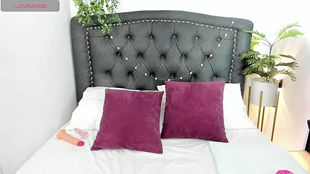 Snapshot of sahara1802 chatting on January 14, 5:35 am sahara1802 online show from January 14, 5:35 am