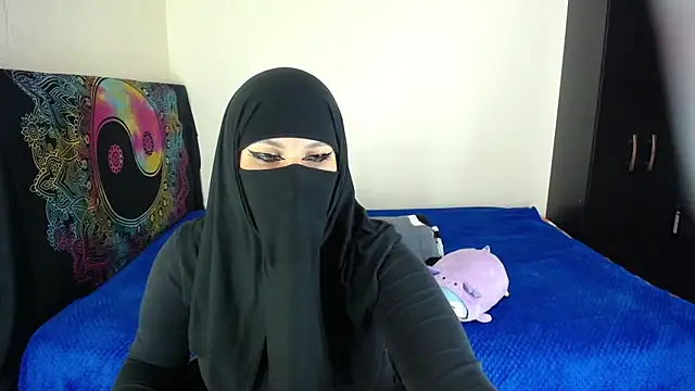 evelyn  salah online show from April 27, 11:25 pm