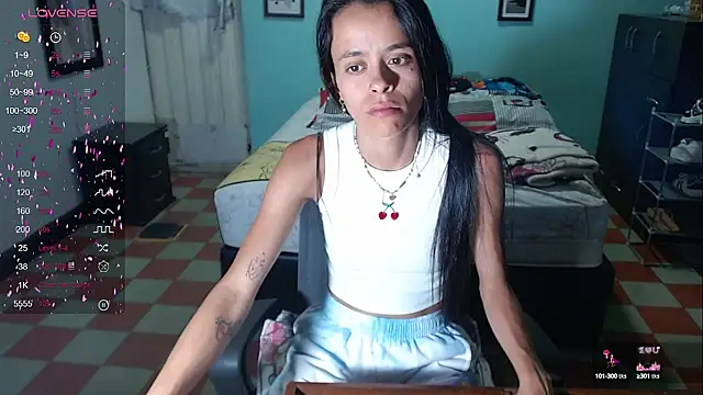 Snapshot of Mia_sexy18_ chatting on December 16, 1:21 am Mia sexy18 online show from December 16, 1:21 am