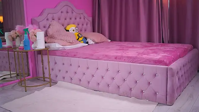 Snapshot of AshleySinn chatting on October 30, 3:24 pm AshleySinn online show from October 30, 3:24 pm