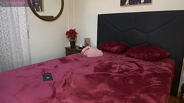 adellle online show from December 22, 9:17 am