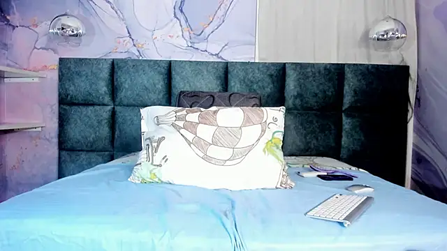 Snapshot of Scarleett_22 chatting on April 19, 12:15 pm Scarleett 22 online show from April 19, 12:15 pm