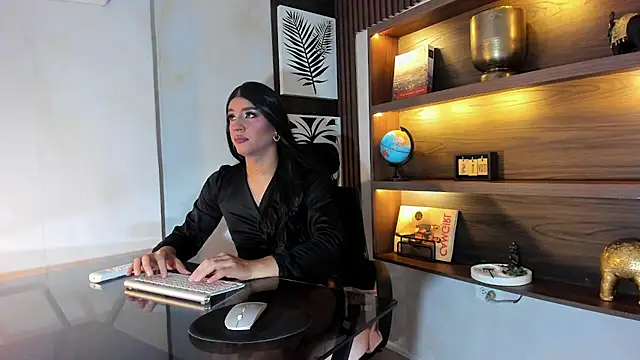 Snapshot of Scarleett_22 chatting on May 17, 12:12 pm Scarleett 22 online show from May 17, 12:12 pm