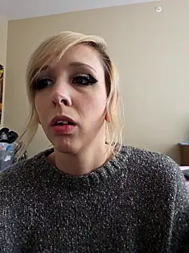 AmethystFoxx online show from May 6, 9:31 pm