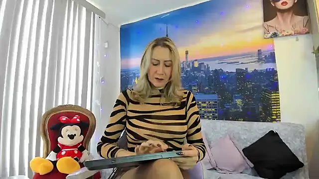 Snapshot of ashleymilf_1 chatting on October 22, 3:34 pm ashleymilf 1 online show from October 22, 3:34 pm