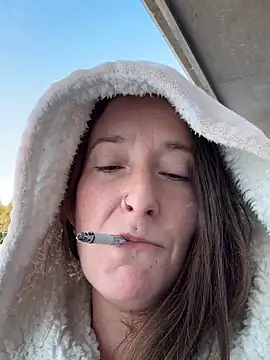 Mini And The Bear online show from March 2, 4:47 pm