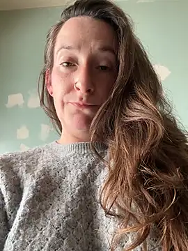 Mini And The Bear online show from March 25, 3:29 pm