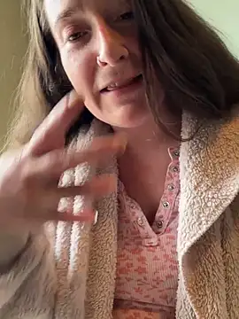 Mini And The Bear online show from May 10, 3:28 pm