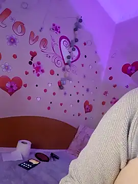 Snapshot of BellaBellaHot chatting on October 13, 1:33 pm BellaBellaHot online show from October 13, 1:33 pm