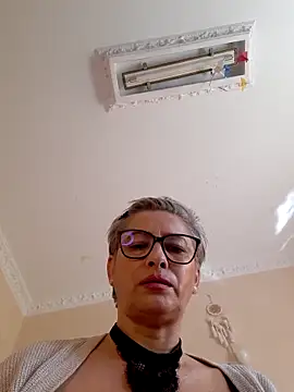 Snapshot of BellaBellaHot chatting on October 28, 10:08 am BellaBellaHot online show from October 28, 10:08 am