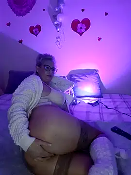 Snapshot of BellaBellaHot chatting on November 1, 9:28 pm BellaBellaHot online show from November 1, 9:28 pm