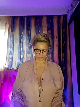 BellaBellaHot online show from February 7, 9:02 am