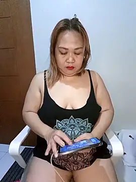 Snapshot of Sweet_asian_kylie chatting on March 19, 12:14 am Sweet asian kylie online show from March 19, 12:14 am