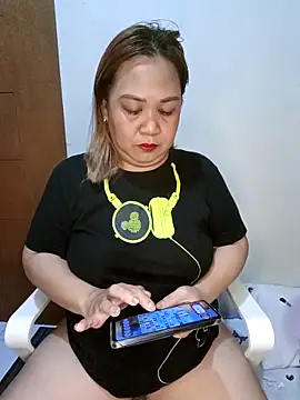 Snapshot of Sweet_asian_kylie chatting on March 20, 6:46 pm Sweet asian kylie online show from March 20, 6:46 pm