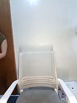 Snapshot of Sweet_asian_kylie chatting on March 22, 6:17 am Sweet asian kylie online show from March 22, 6:17 am