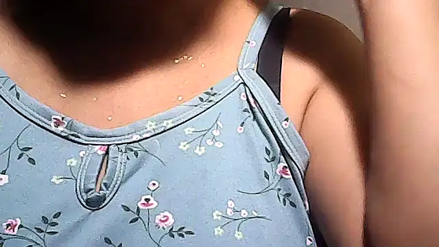 sweetsosie18 online show from December 15, 5:44 am