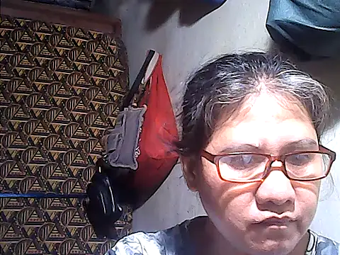 Snapshot of sweetsosie18 chatting on June 3, 1:14 pm sweetsosie18 online show from June 3, 1:14 pm