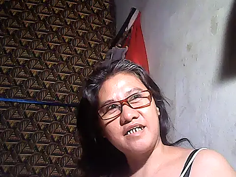 Snapshot of sweetsosie18 chatting on June 5, 1:12 am sweetsosie18 online show from June 5, 1:12 am