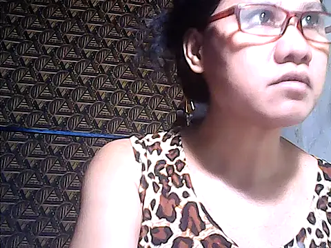 Snapshot of sweetsosie18 chatting on June 11, 1:49 am sweetsosie18 online show from June 11, 1:49 am
