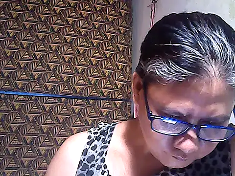 Snapshot of sweetsosie18 chatting on July 1, 5:31 am sweetsosie18 online show from July 1, 5:31 am
