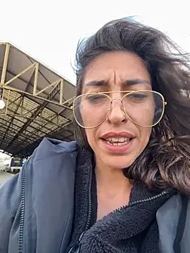 Snapshot of amanilouve chatting on November 12, 3:23 pm amanilouve online show from November 12, 3:23 pm