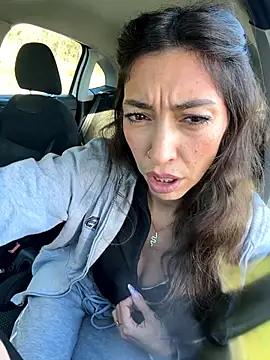 Snapshot of amanilouve chatting on January 8, 10:28 am amanilouve online show from January 8, 10:28 am