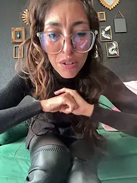 amanilouve online show from March 13, 12:01 pm