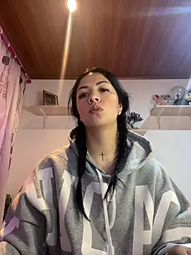 Snapshot of MadisonCambel chatting on December 10, 1:22 pm MadisonCambel online show from December 10, 1:22 pm