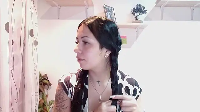 Snapshot of MadisonCambel chatting on December 11, 11:00 pm MadisonCambel online show from December 11, 11:00 pm