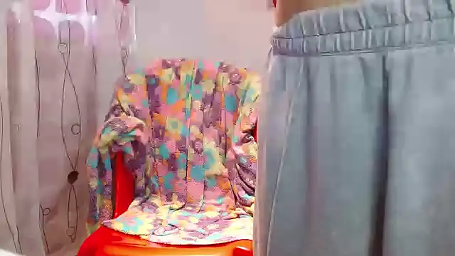 Snapshot of MadisonCambel chatting on December 17, 2:55 pm MadisonCambel online show from December 17, 2:55 pm