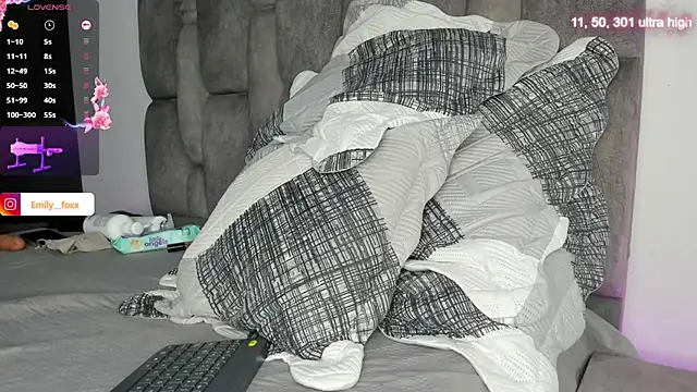 Snapshot of emily_fox1 chatting on February 19, 10:33 am emily fox1 online show from February 19, 10:33 am