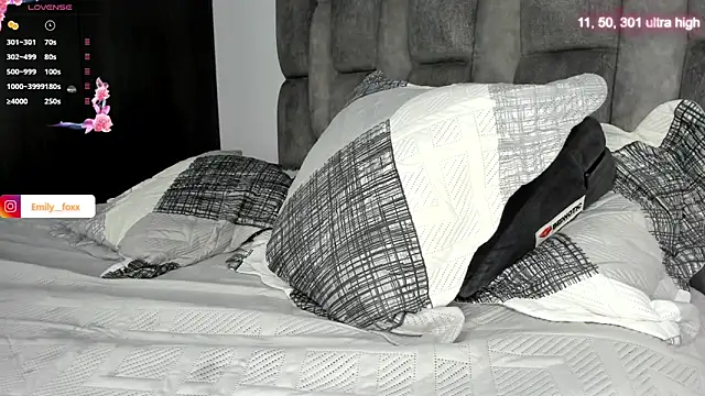 Snapshot of emily_fox1 chatting on March 20, 10:53 am emily fox1 online show from March 20, 10:53 am