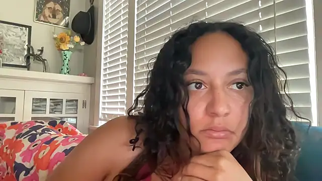 dreamyriri online show from May 6, 5:18 pm
