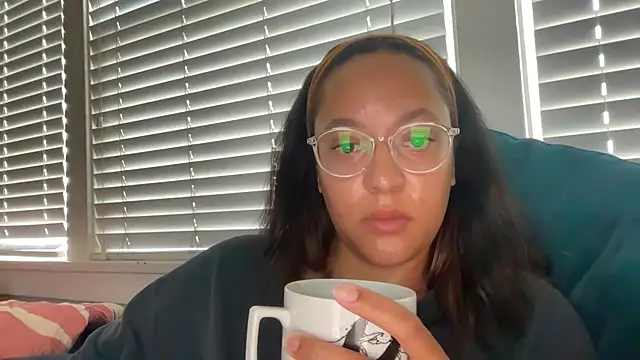 dreamyriri online show from May 19, 2:01 pm