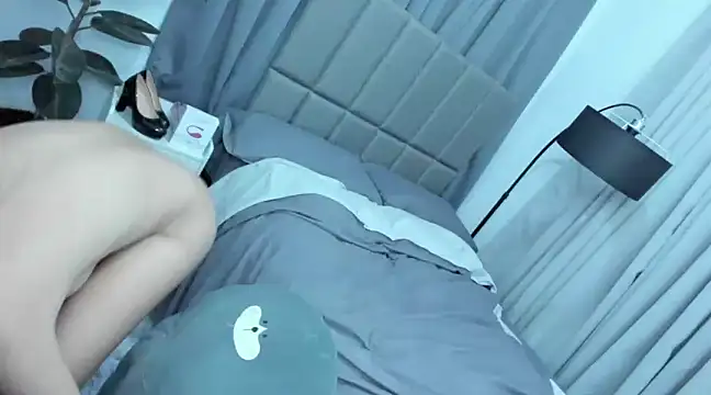 xTransQueenx online show from February 6, 5:25 am