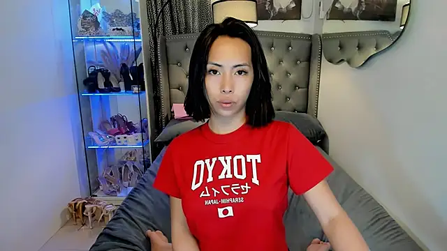 Snapshot of reighnempress chatting on November 18, 2:50 am reighnempress online show from November 18, 2:50 am