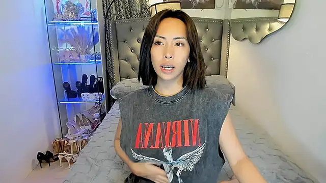 Snapshot of reighnempress chatting on December 3, 2:30 am reighnempress online show from December 3, 2:30 am