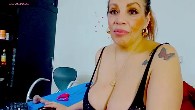 Snapshot of mussa_hott chatting on February 25, 12:14 am mussa hott online show from February 25, 12:14 am