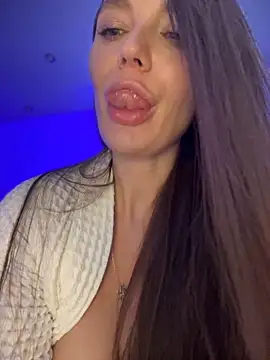 Snapshot of Emma_Catt chatting on December 24, 5:44 pm Emma Catt online show from December 24, 5:44 pm