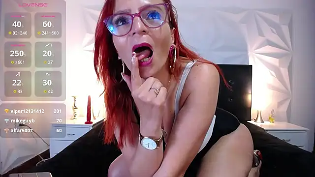 Snapshot of Miss_ellien chatting on February 1, 5:26 pm Miss ellien online show from February 1, 5:26 pm