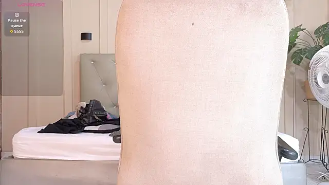 Snapshot of nicol_snow chatting on October 10, 1:43 pm nicol snow online show from October 10, 1:43 pm