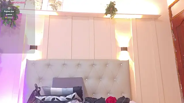 Snapshot of nicol_snow chatting on October 15, 1:33 pm nicol snow online show from October 15, 1:33 pm