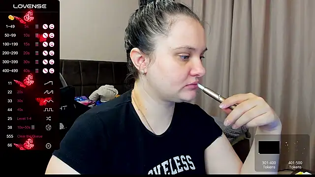 Snapshot of AlanaBrox chatting on November 5, 1:33 pm AlanaBrox online show from November 5, 1:33 pm